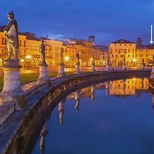 Palazzo Carpediem-prato Della Valle Apartamento